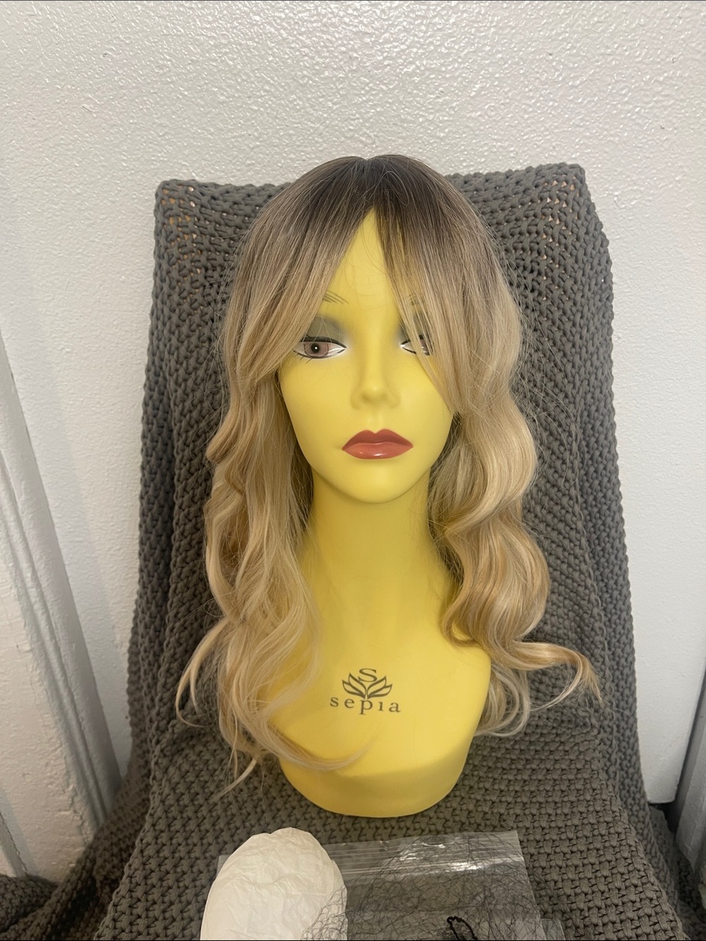 NEW! 22-24” Blonde Ombre Wavy Wig - Blonde with Dark Roots